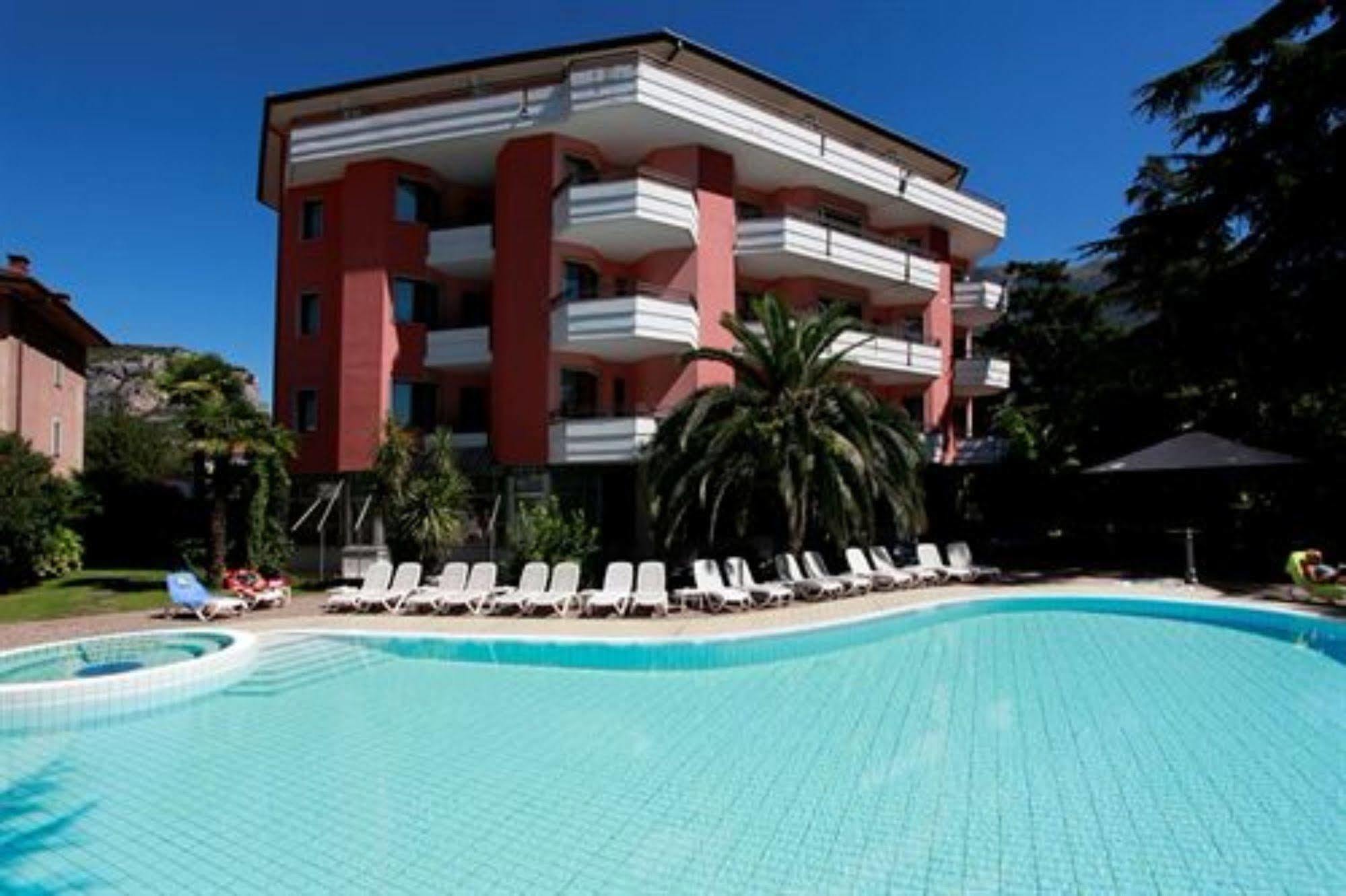 Palace Hotel Citta Arco Exterior foto